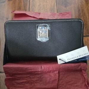 Dooney & Bourke Black Leather Zip Around Wallet. NWT. Beige/Red Leather Interior